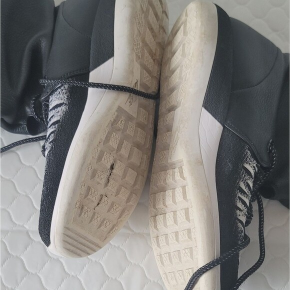 Nike Womens Roshe Two Hi Flyknit Boot Sneakers Shoes Size 9 Black white - Picture 6 of 14